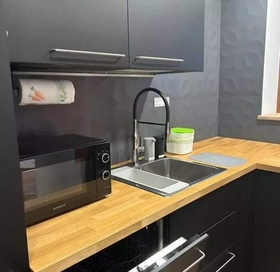 Pinestreet Apartment