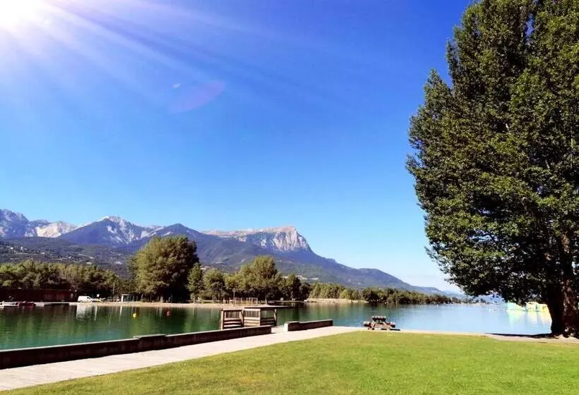 T3 Au Plan D’eau D’embrun Avec Garage Et Terrasse