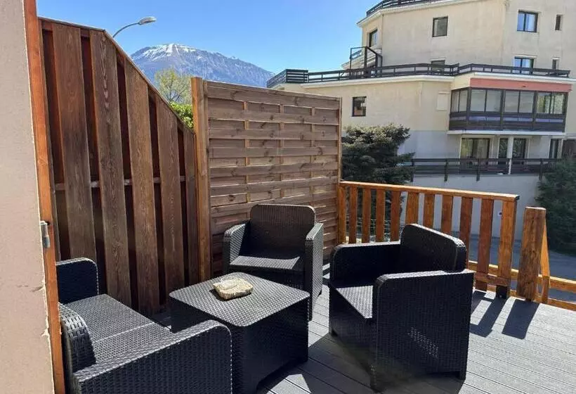 T3 Au Plan D’eau D’embrun Avec Garage Et Terrasse