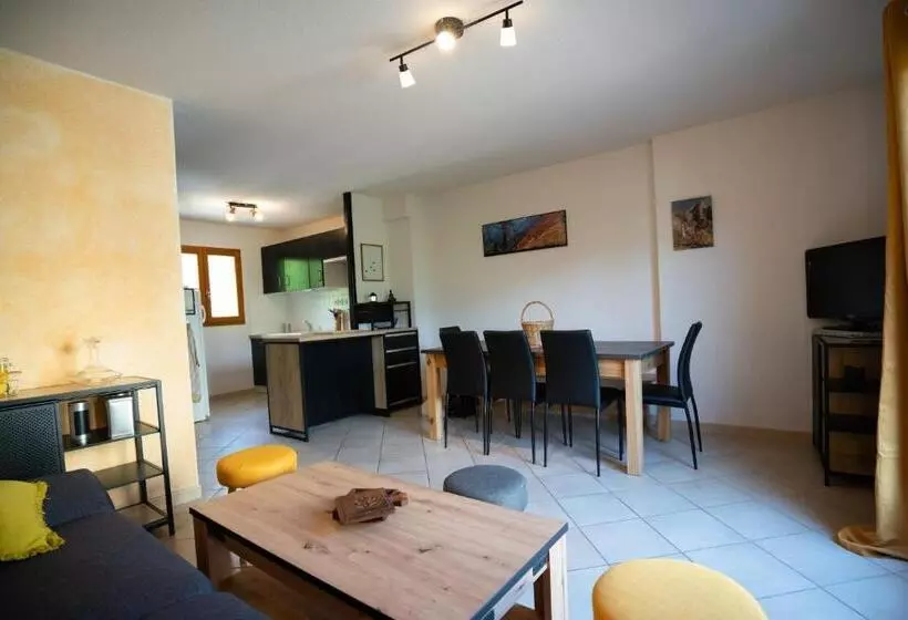 T3 Au Plan D’eau D’embrun Avec Garage Et Terrasse