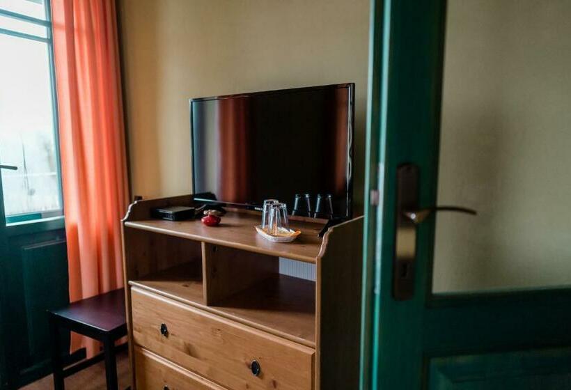 ペンション Na Kopečku Ad 1795   Penzion S Wellness, Restaurací Vniřní I Venkovní V Zahradě