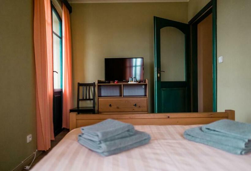 ペンション Na Kopečku Ad 1795   Penzion S Wellness, Restaurací Vniřní I Venkovní V Zahradě