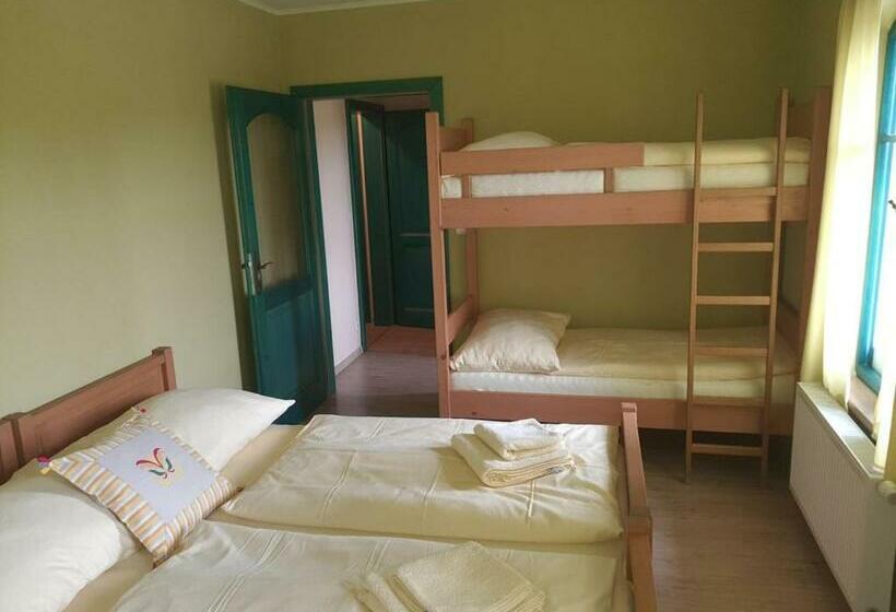 ペンション Na Kopečku Ad 1795   Penzion S Wellness, Restaurací Vniřní I Venkovní V Zahradě