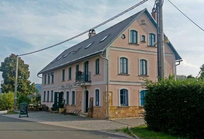 ペンション Na Kopečku Ad 1795   Penzion S Wellness, Restaurací Vniřní I Venkovní V Zahradě