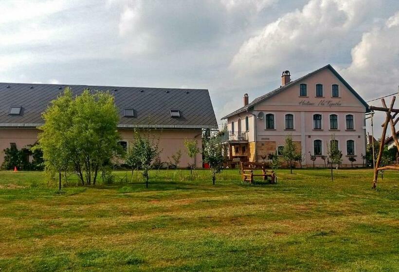 ペンション Na Kopečku Ad 1795   Penzion S Wellness, Restaurací Vniřní I Venkovní V Zahradě