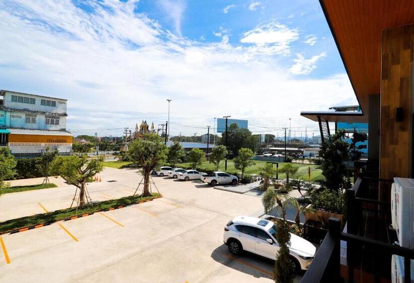 The Rest Hotel ประจวบ