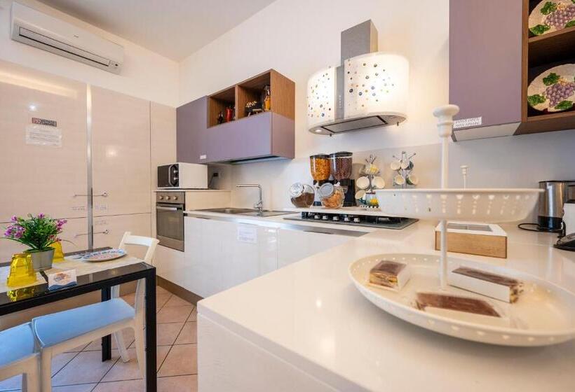 تختخواب و صبحانه Melody Room