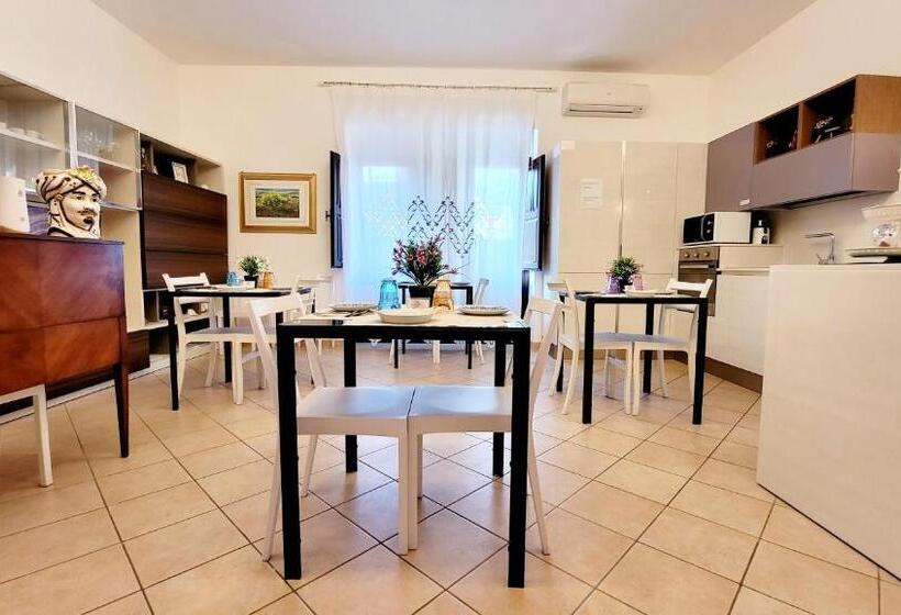 تختخواب و صبحانه Melody Room