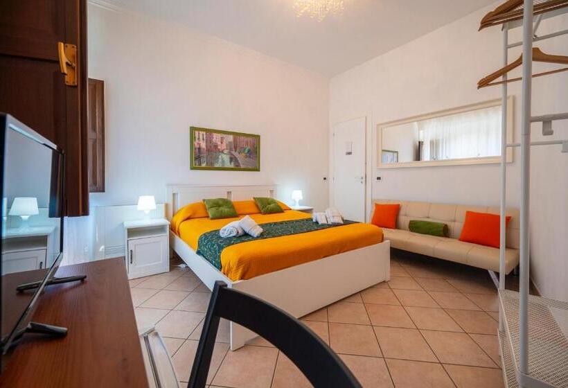 تختخواب و صبحانه Melody Room