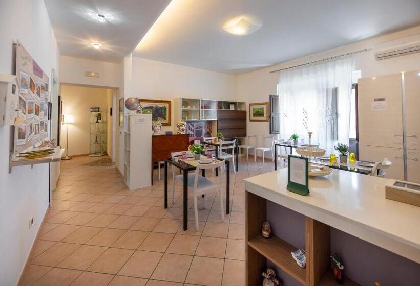 تختخواب و صبحانه Melody Room