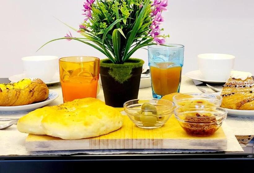 تختخواب و صبحانه Melody Room