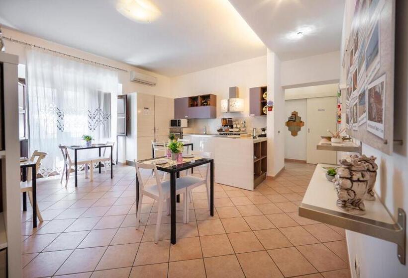 تختخواب و صبحانه Melody Room