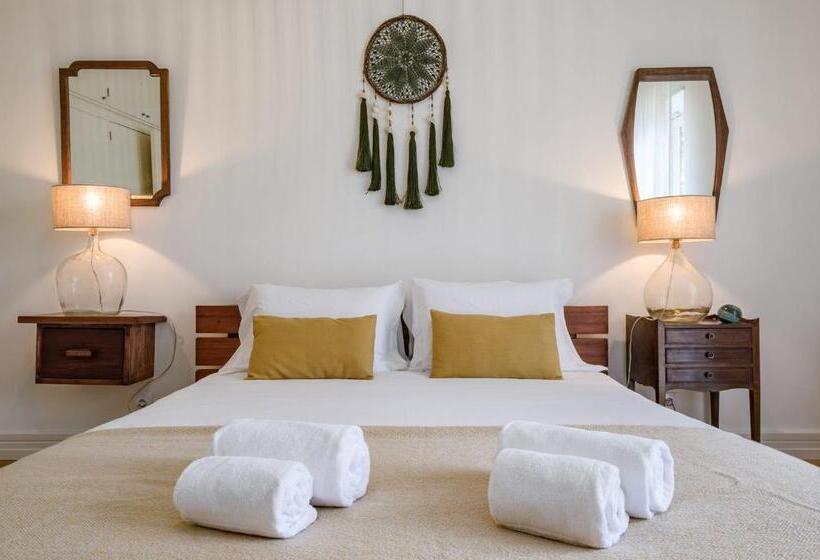 Cascais Central Apartment With Garden And Deck