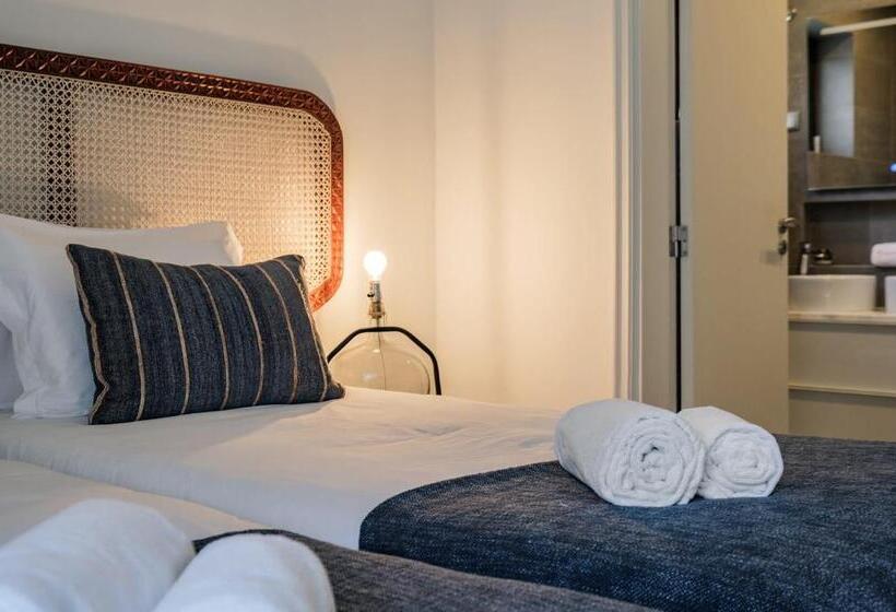 Cascais Central Apartment With Garden And Deck