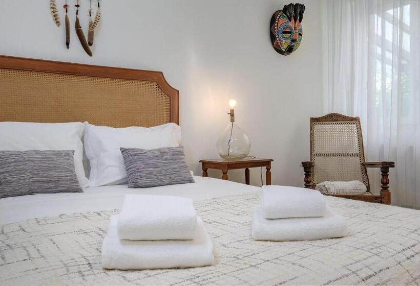 Cascais Central Apartment With Garden And Deck