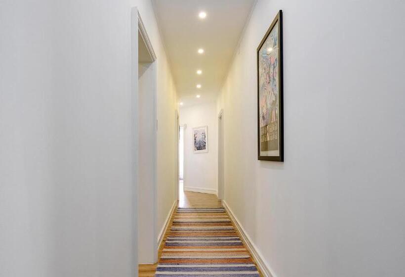 Cascais Central Apartment With Garden And Deck