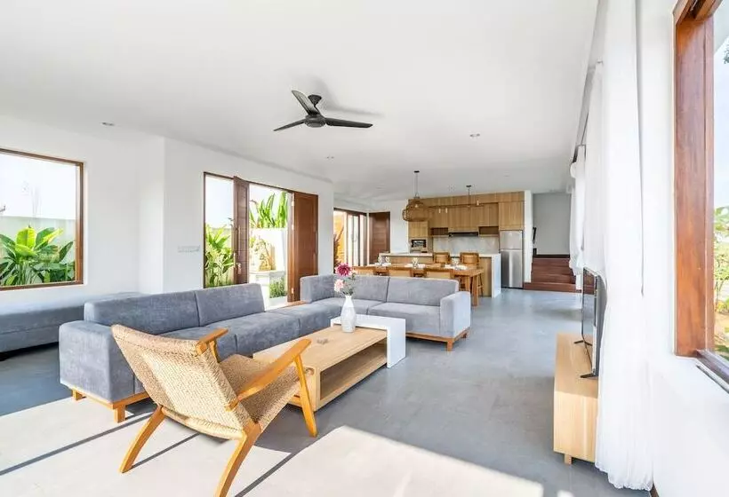 Om Cemagi Beach Villa Canggu