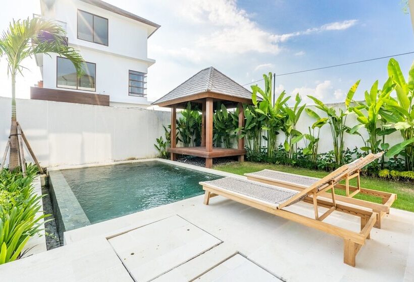 Om Cemagi Beach Villa Canggu