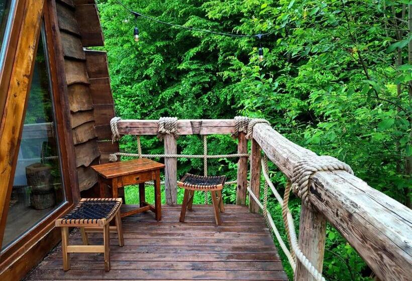 Căsuțele De Sub șipote