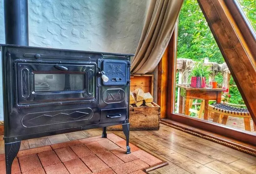 Căsuțele De Sub șipote