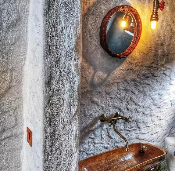 Căsuțele De Sub șipote