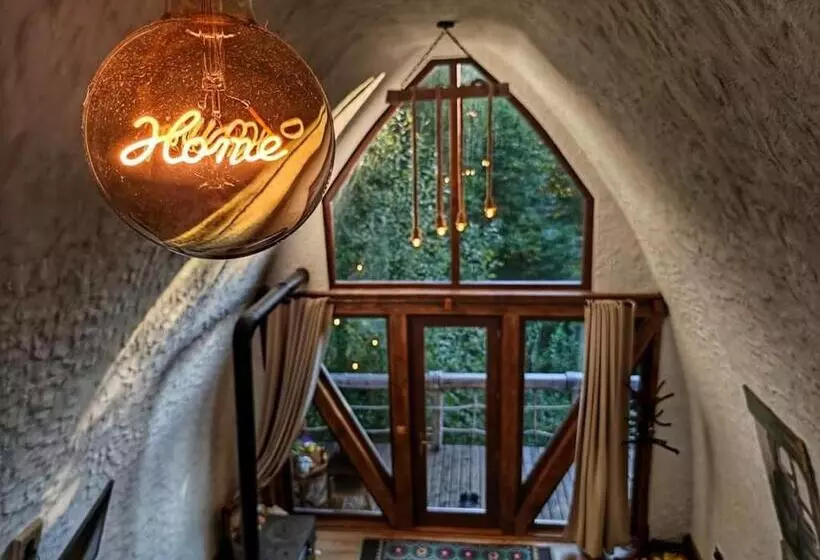 Căsuțele De Sub șipote