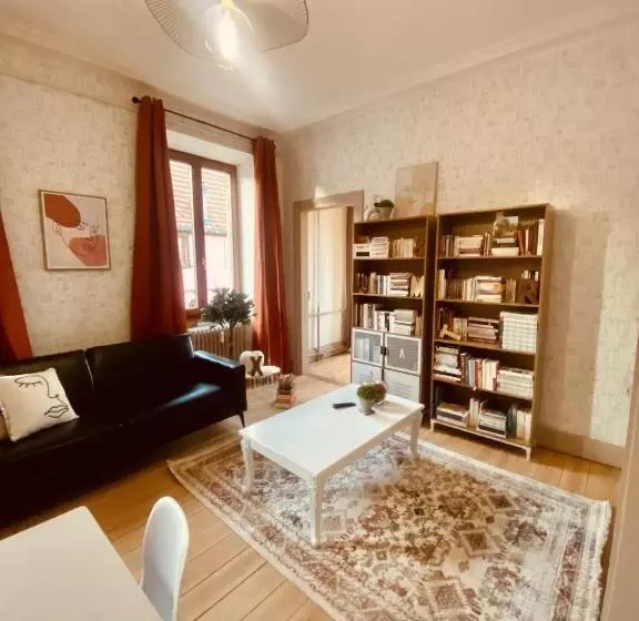 La Mariefacture   Comme Un Livre Ouvert