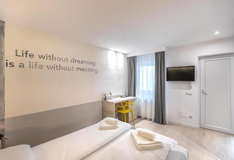 بنسيون Casa Sedra