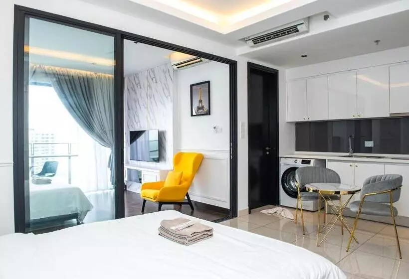 Stay @ Almas Puteri Harbour