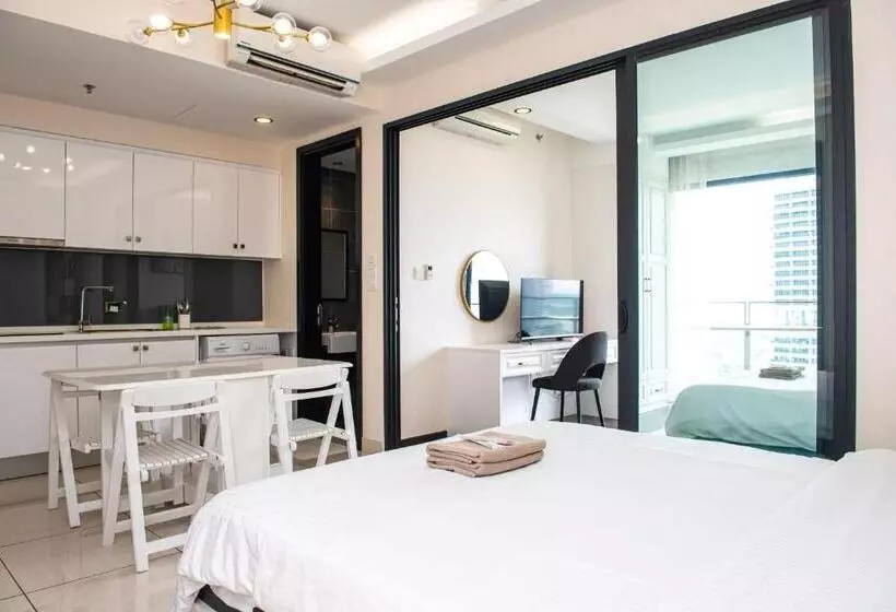 Stay @ Almas Puteri Harbour