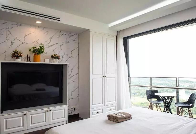 Stay @ Almas Puteri Harbour