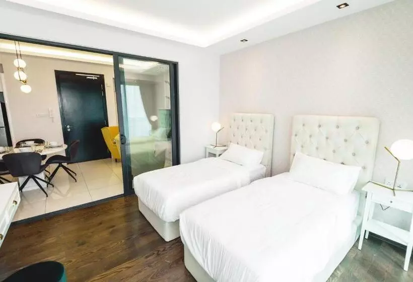 Stay @ Almas Puteri Harbour