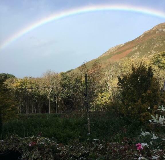 تختخواب و صبحانه Woodbriar