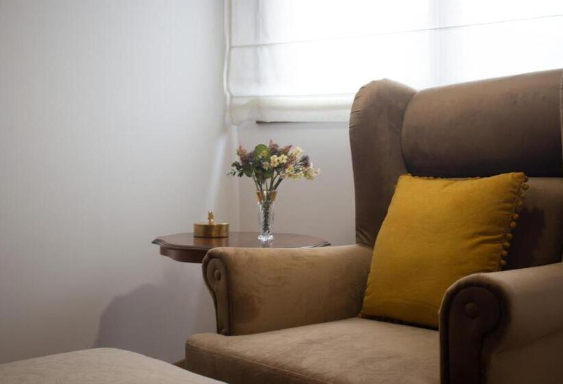 Helena S Family House