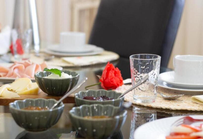 Helena S Family House