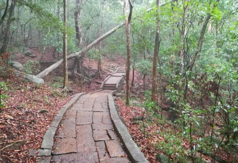 בית מלון כפרי Ritigala Hideaway