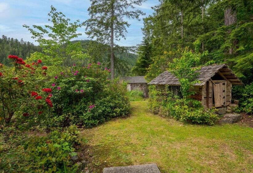 North Lake Waterfront Home