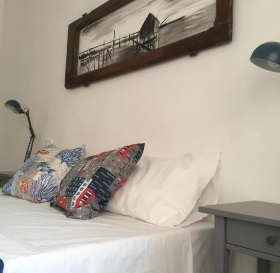 펜션 Aquamarina Rooms