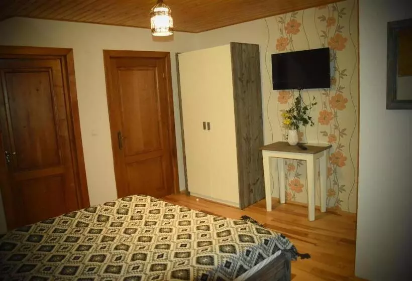 Majatalo Casa Smeilor Horezu