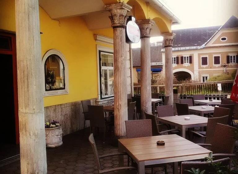 הוסטל Zur Goldenen Krone