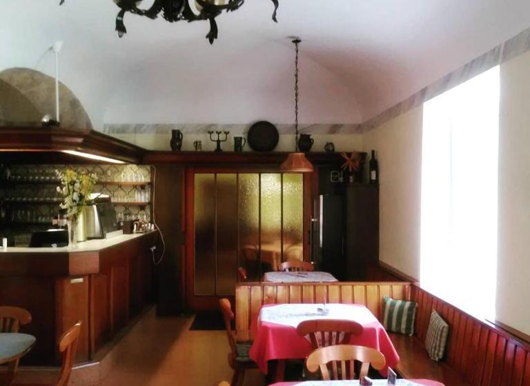 הוסטל Zur Goldenen Krone