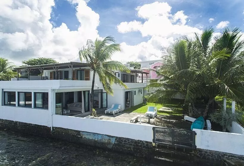 تختخواب و صبحانه Auberge Seafever