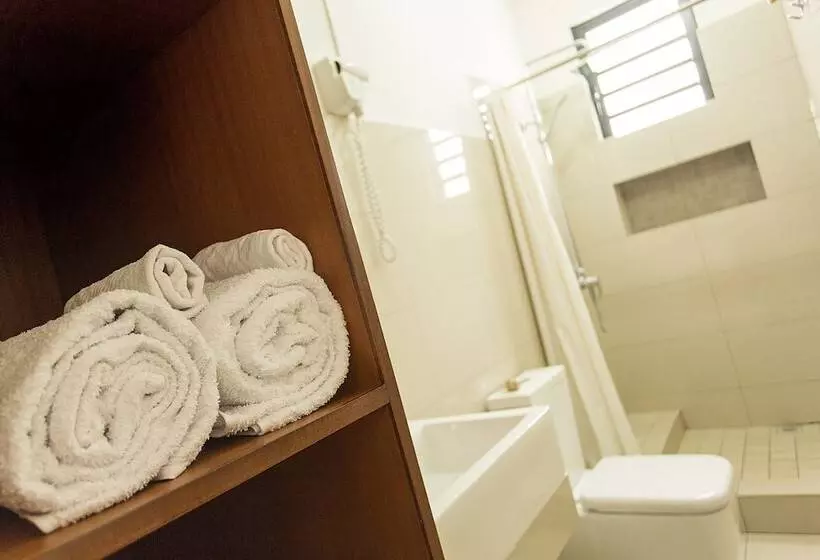 تختخواب و صبحانه Auberge Seafever