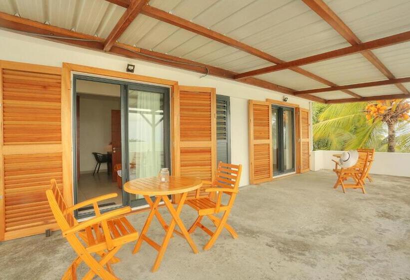 تختخواب و صبحانه Auberge Seafever