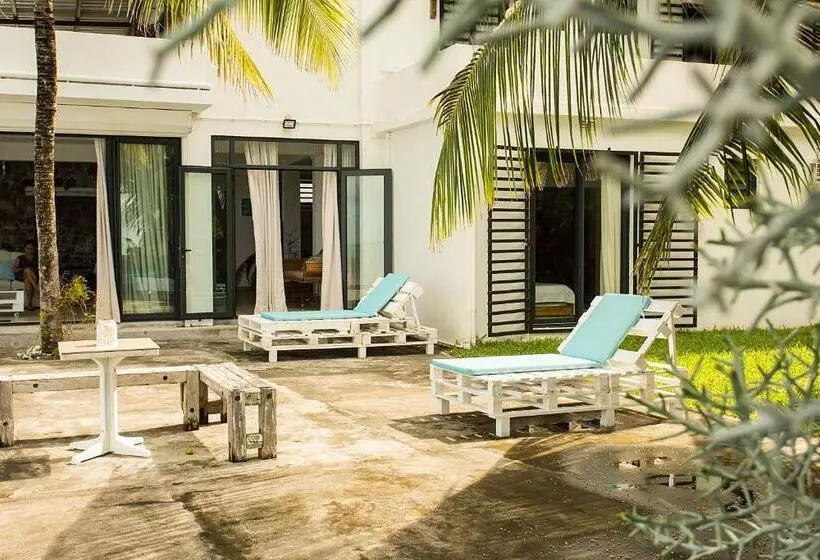 تختخواب و صبحانه Auberge Seafever