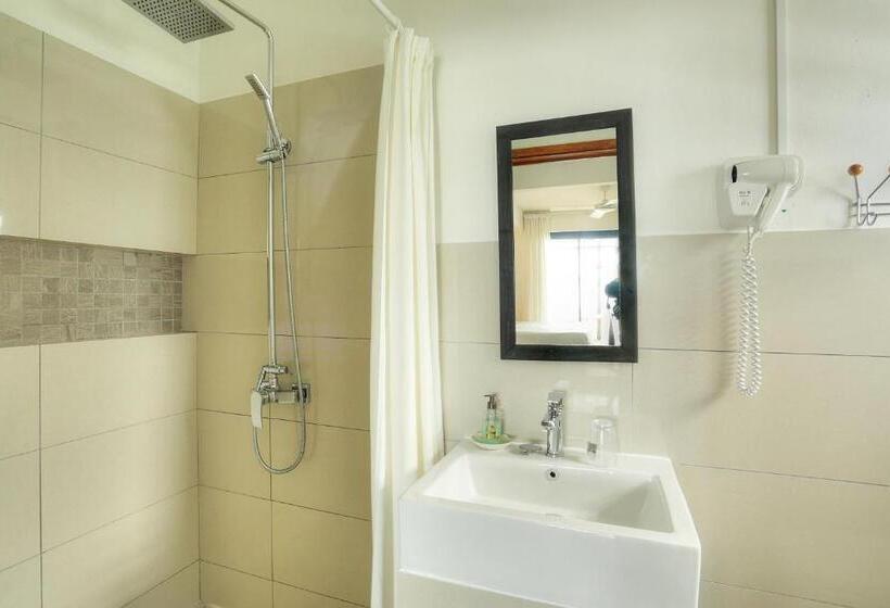 تختخواب و صبحانه Auberge Seafever