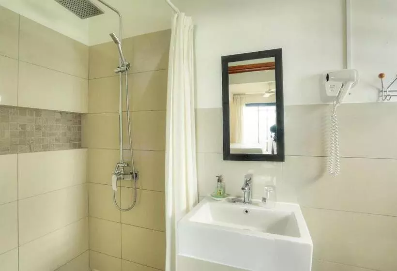 تختخواب و صبحانه Auberge Seafever