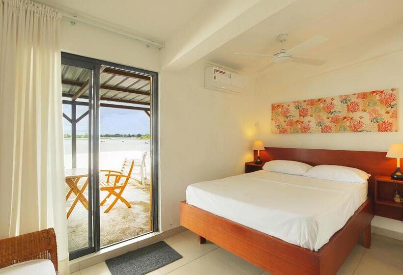 تختخواب و صبحانه Auberge Seafever