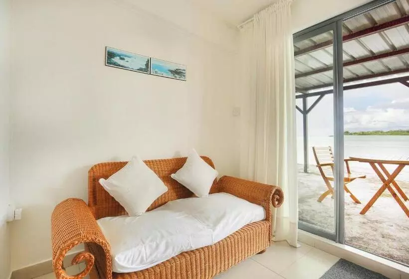 تختخواب و صبحانه Auberge Seafever