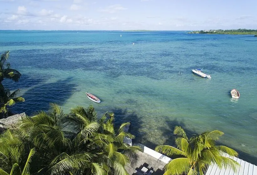تختخواب و صبحانه Auberge Seafever